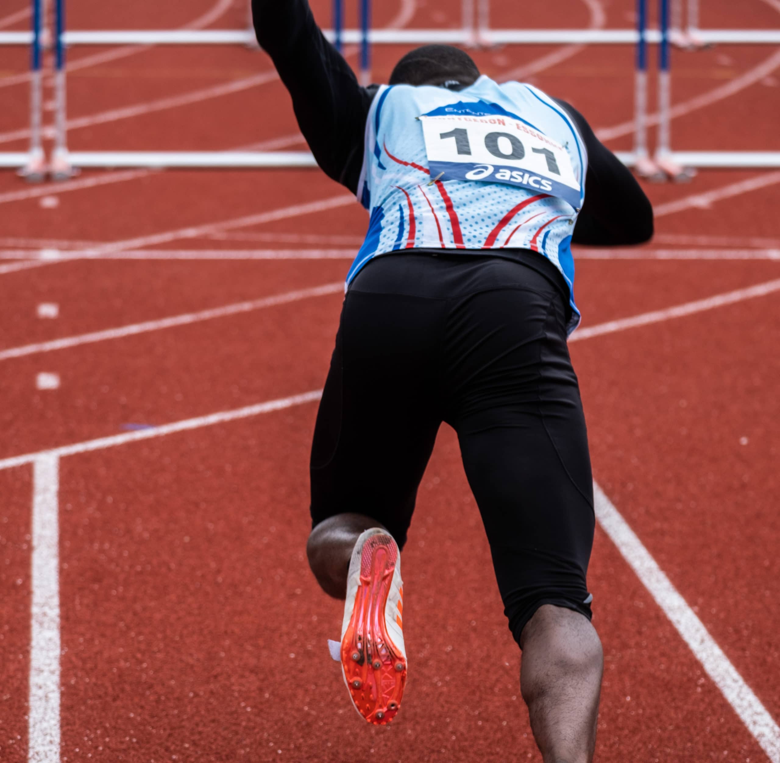 Sprinter starts out of the blocks at running track